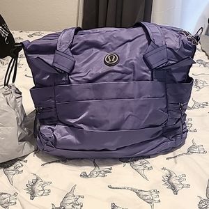 Lululemon Triumphant Tote
